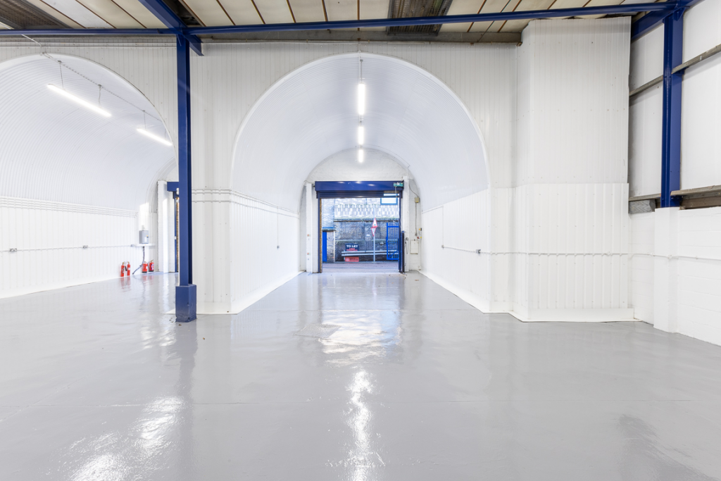 An empty arch with white lining