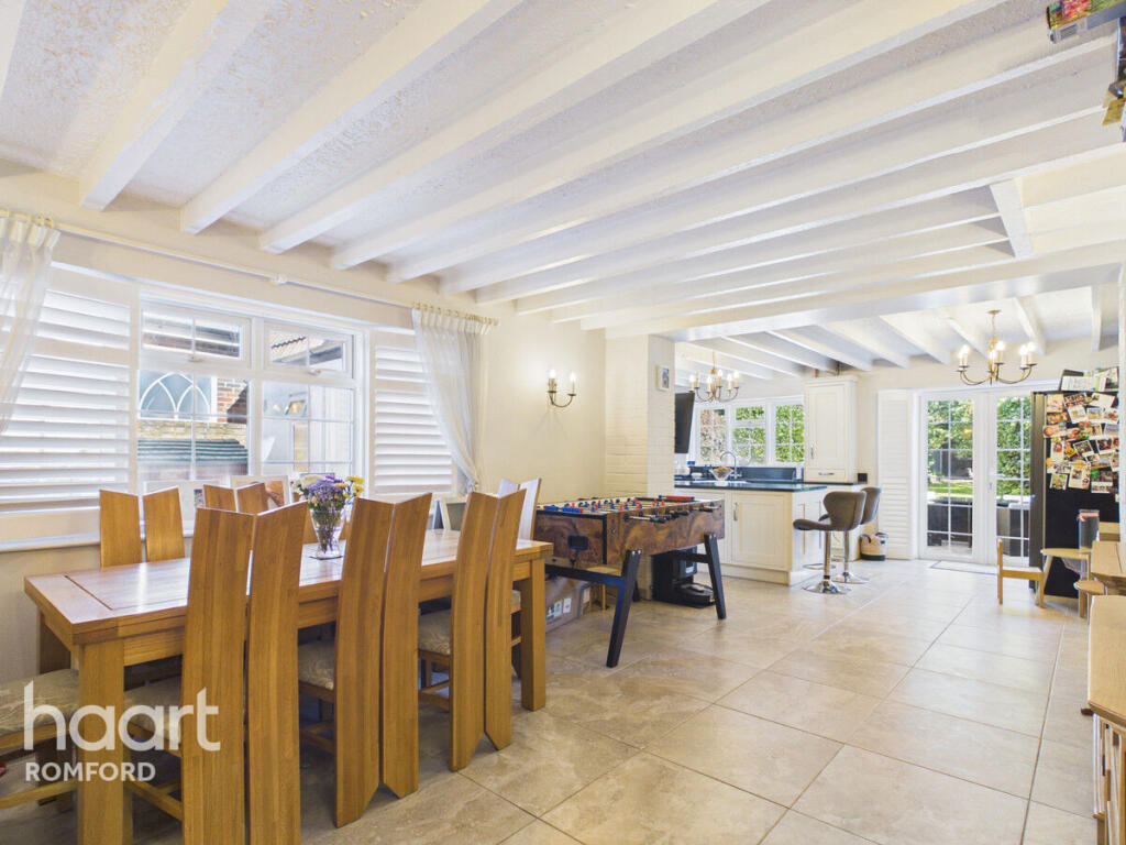 House in London, Gidea Park - View 4