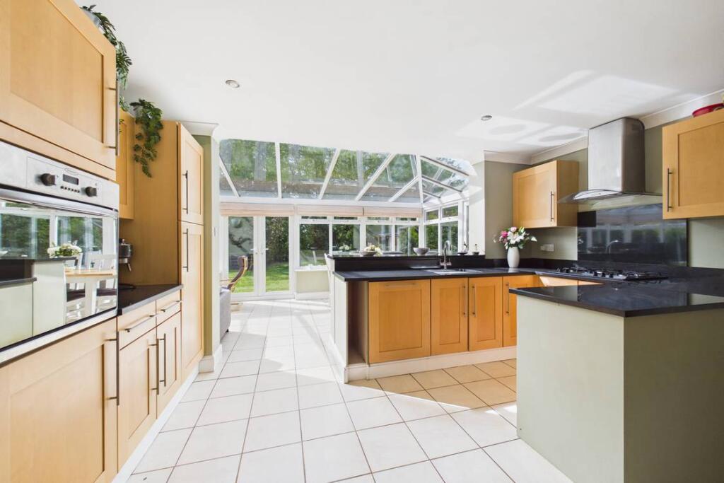 House in Burghfield Common, Burghfield - More