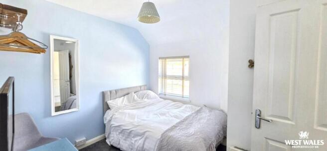 Bedroom 6 (1).jpg