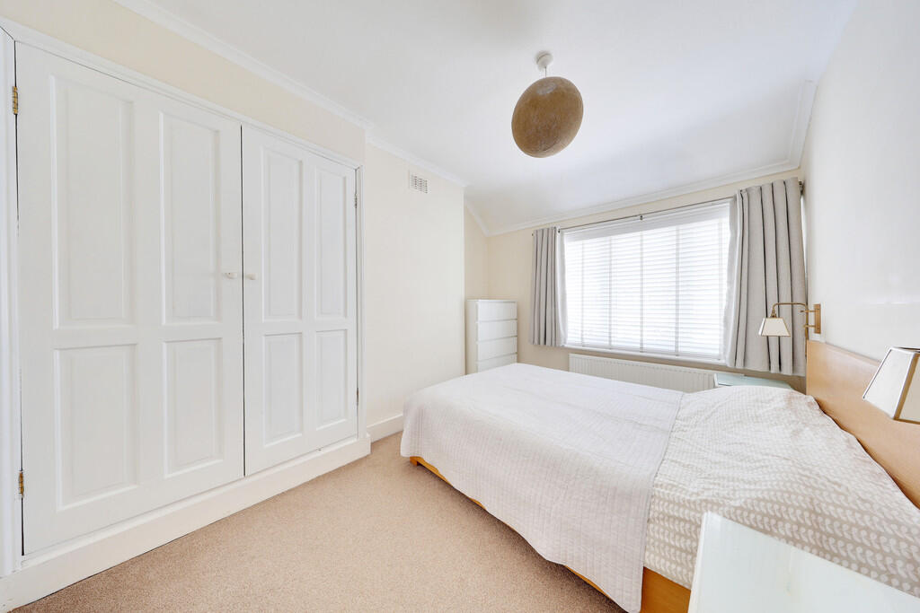 House in London, Broom Hill, Goddington - View 5