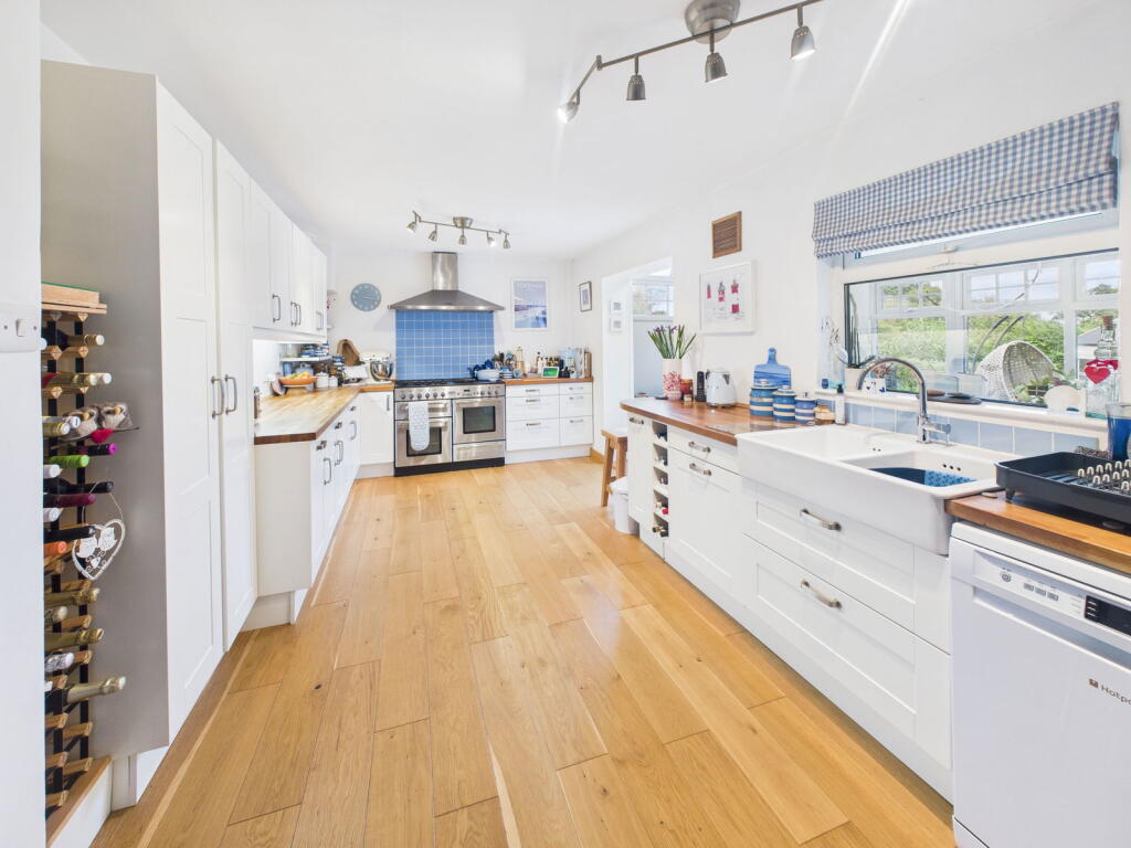 Courtfield Close, West Hill, Ottery St. Mary, EX11 1UT photo 3