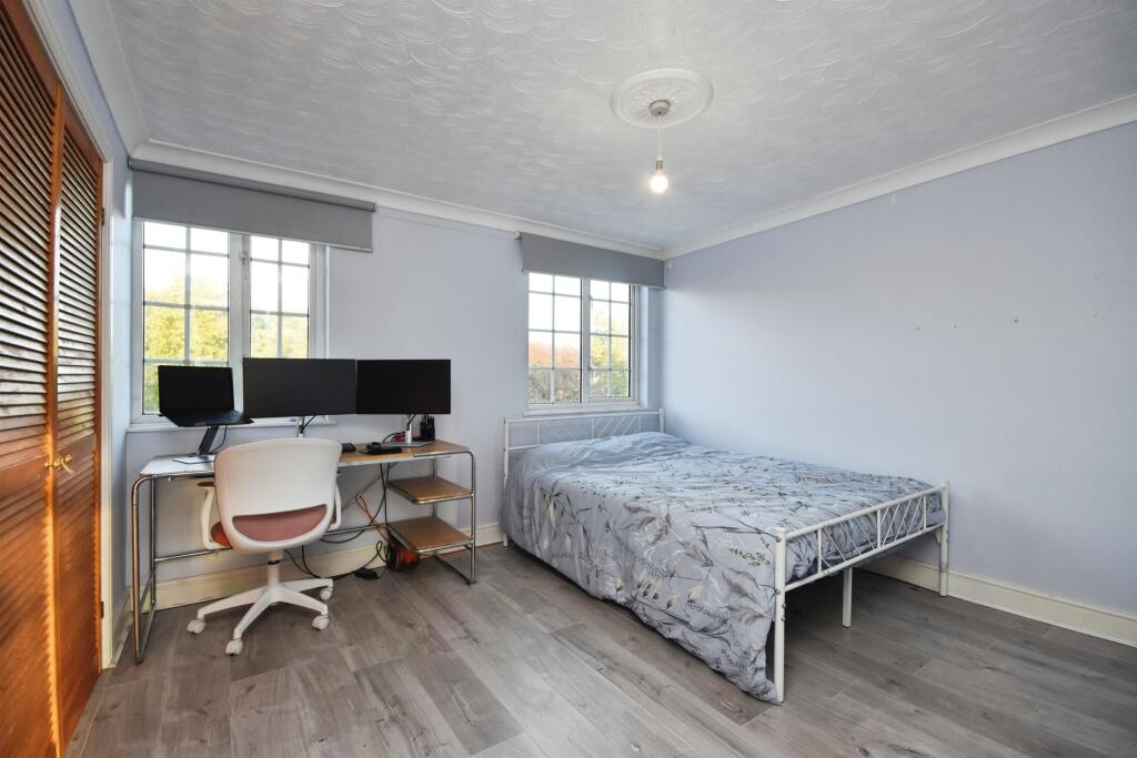 House in Romford - More