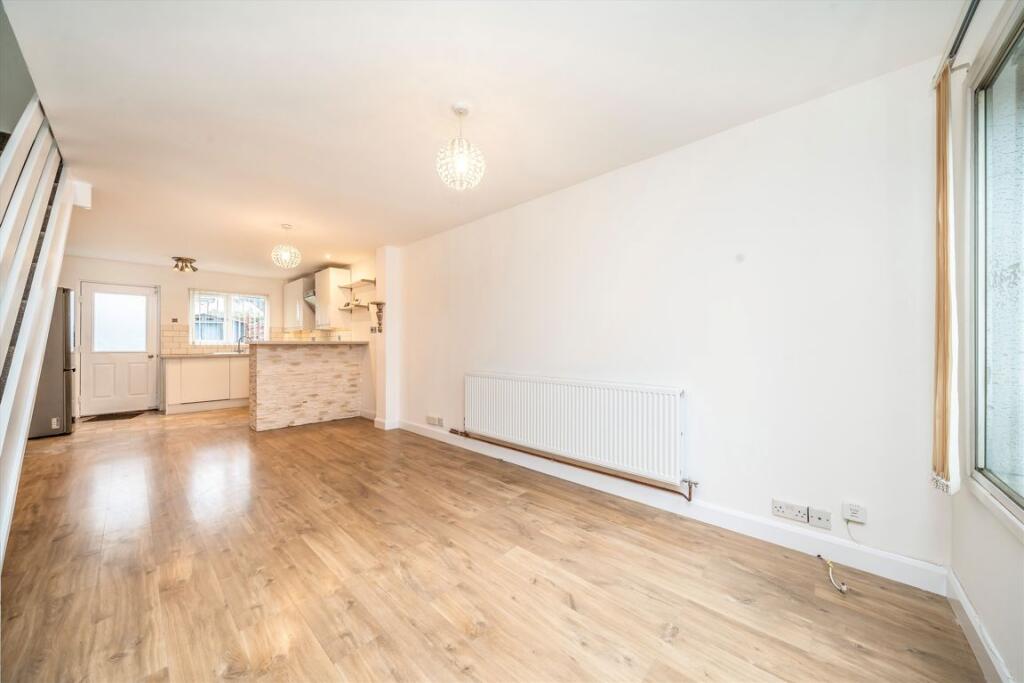 House in London, Worton - View 5