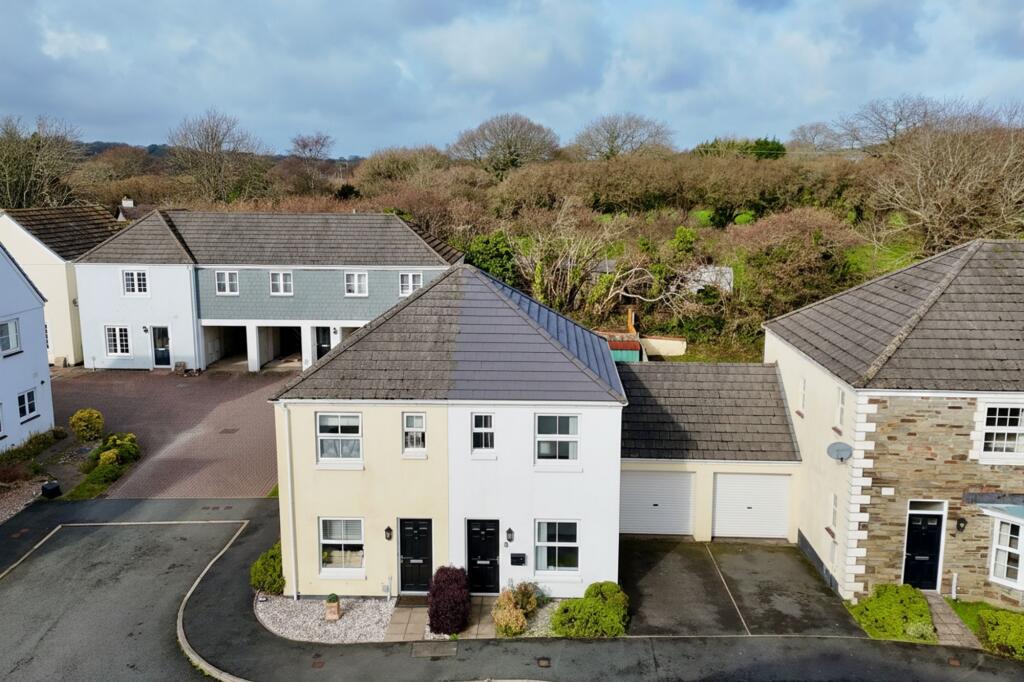 Main image of property: Round Ring Gardens, Penryn, TR10