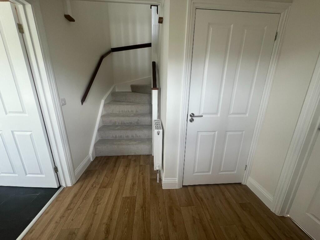 Canal Side, High Street, Hungerford, Berkshire, RG17 0DW - More