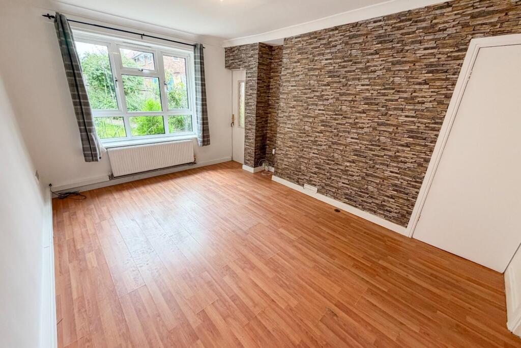 Apartment in Leeds, West Yorkshire - View 2