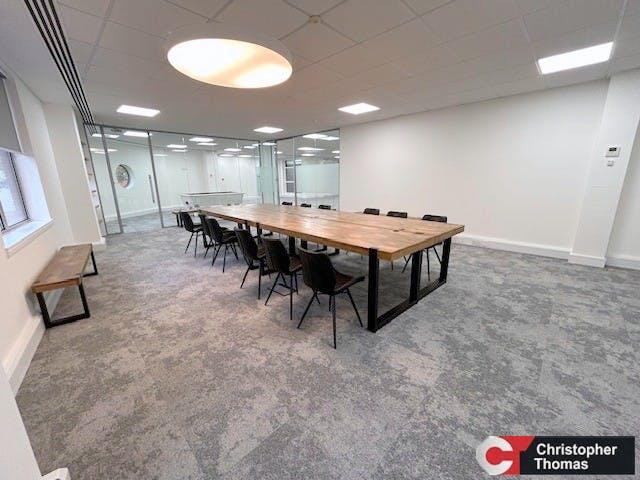 Grd Flor Logitech Space i.jpg