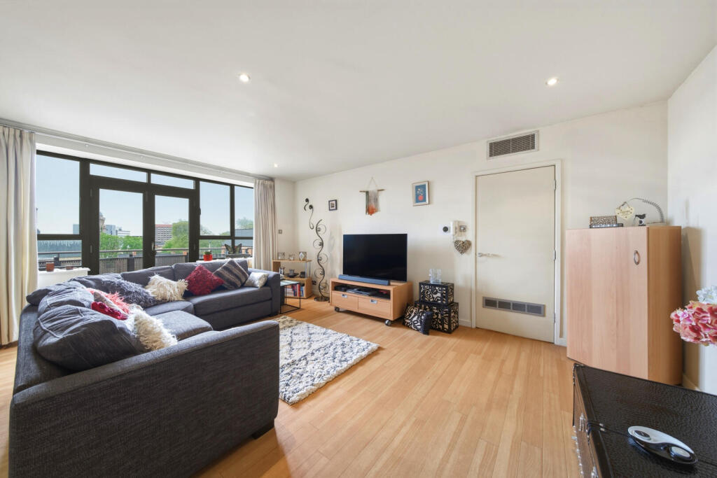 Apartment in Nottingham, Nottinghamshire - View 4