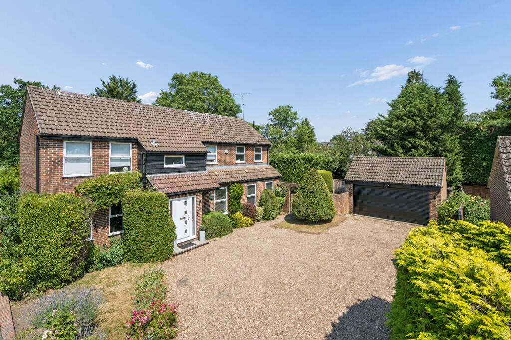 Main image of property: Grove Farm Park, Northwood, HA6 2BQ