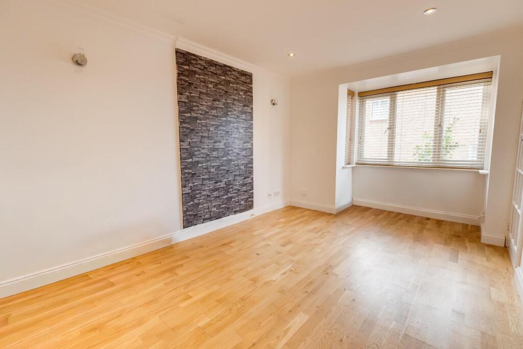 Probyn Close, Southfields, Northampton photo 2