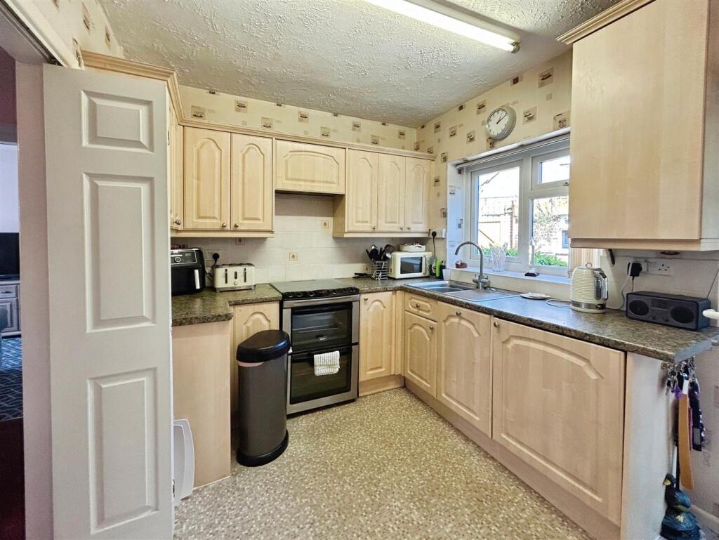 Ledbrook Road, Leamington Spa photo 4