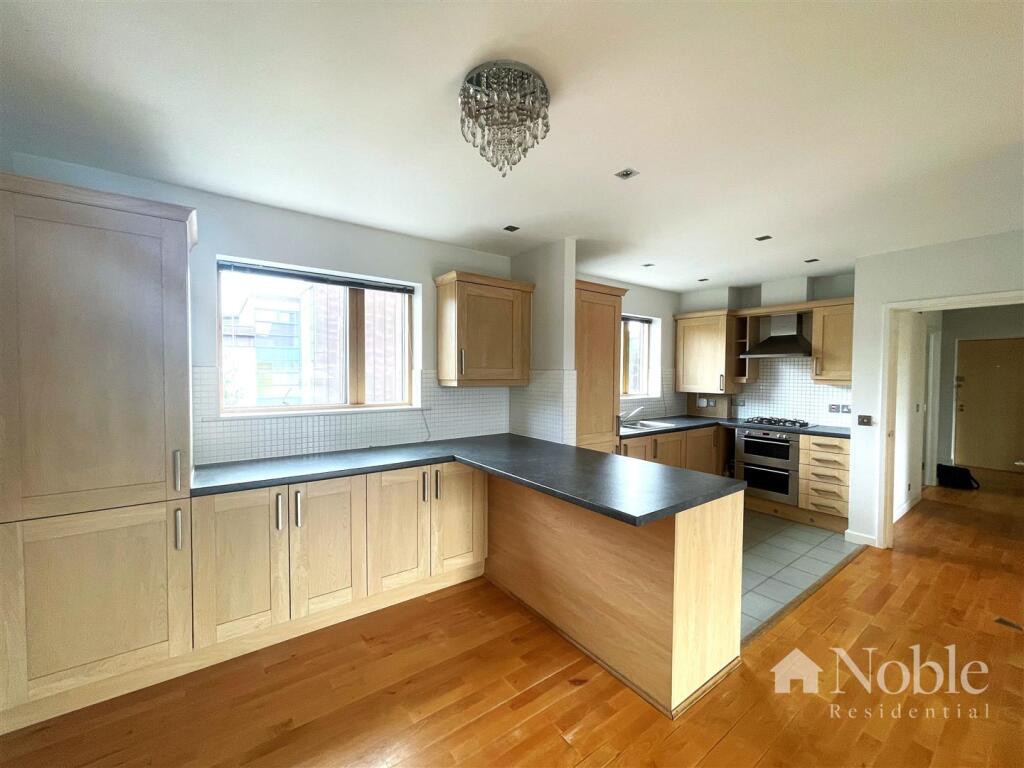 Apartment in Chelmsford - View 4