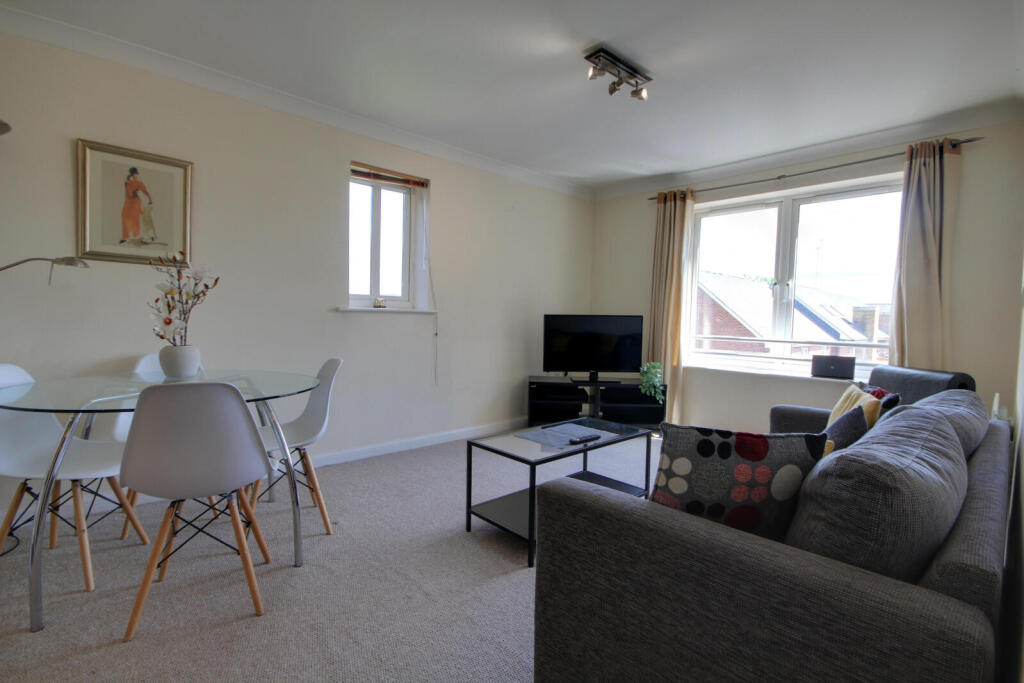 Apartment in Reading - View 4
