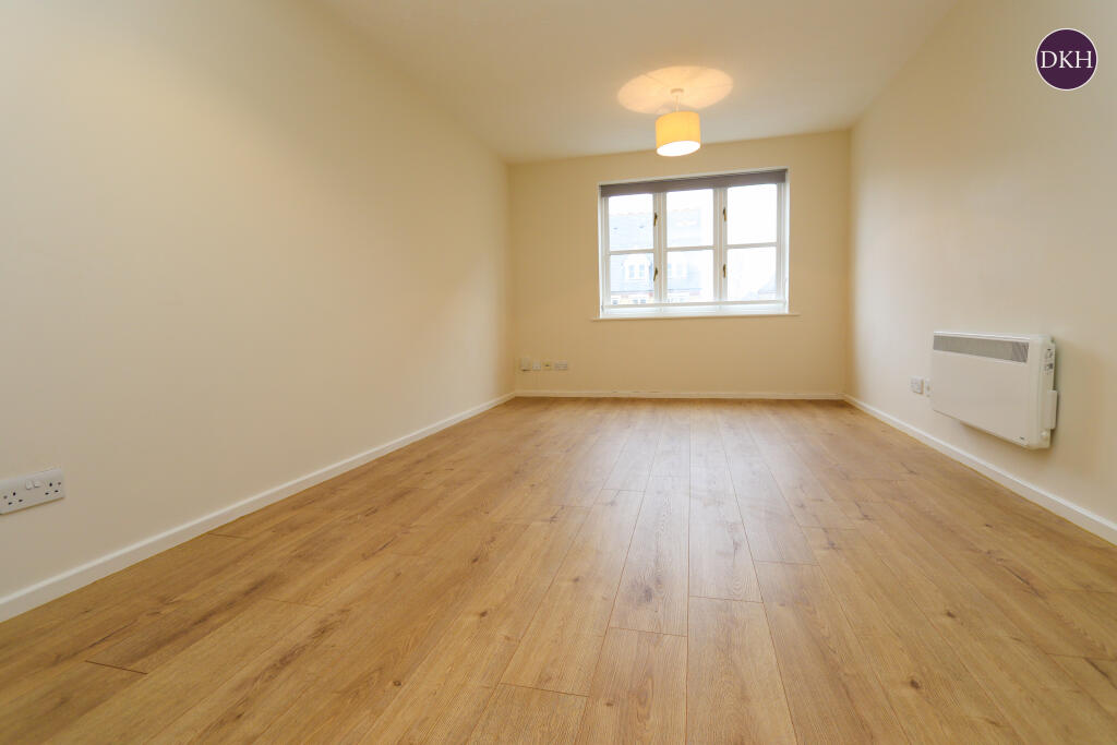 Apartment in Watford - View 4
