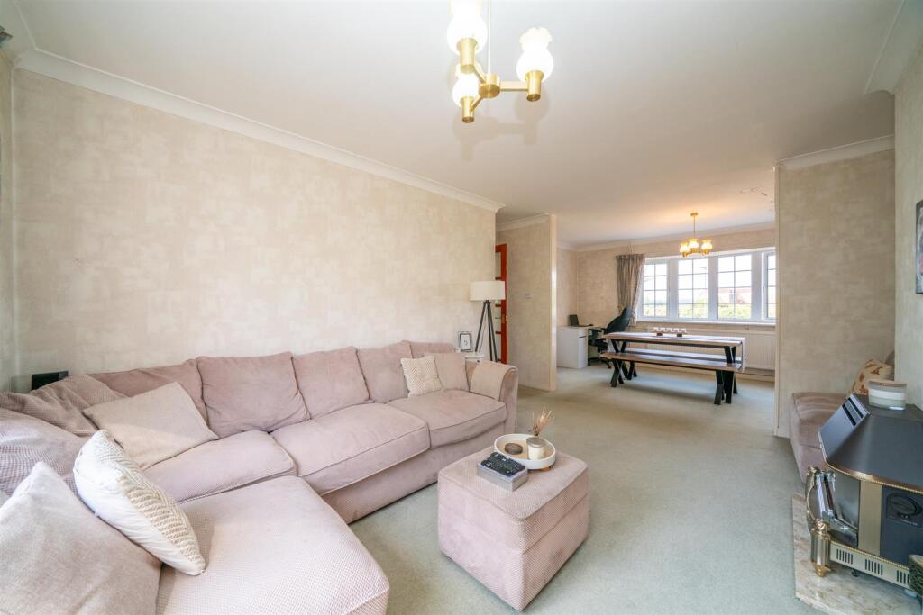 House in Dacorum, Bennetts End - View 2