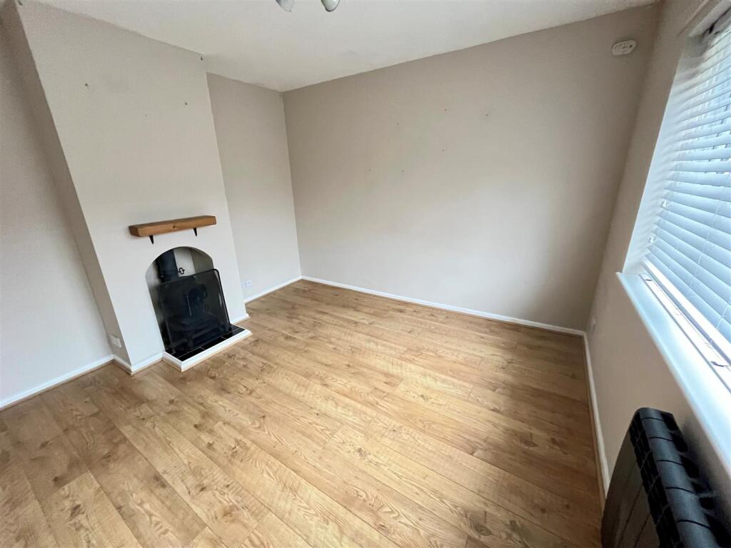 7, Cedar Close, Salisbury photo 3