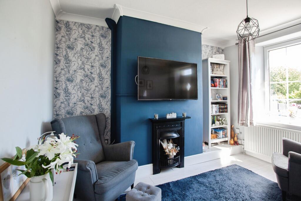 House in Sheffield, Crystal Peaks, Waterthorpe - View 4