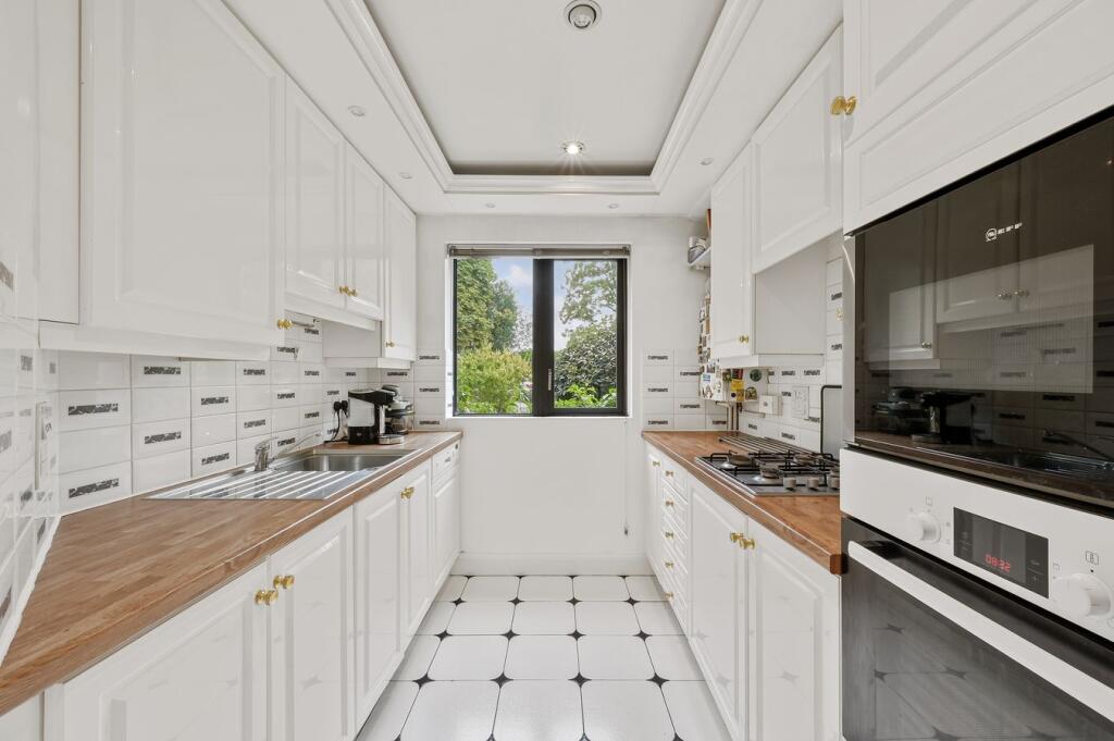 Apartment in Kingston upon Thames - View 2