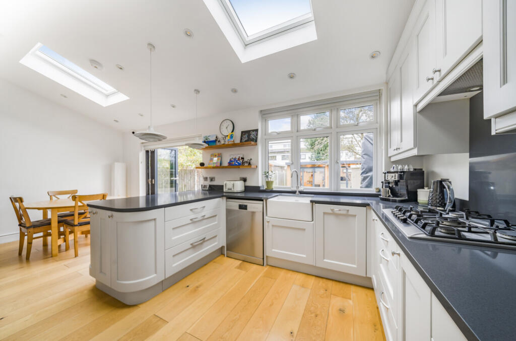House in Walton-on-Thames, Hersham - View 5