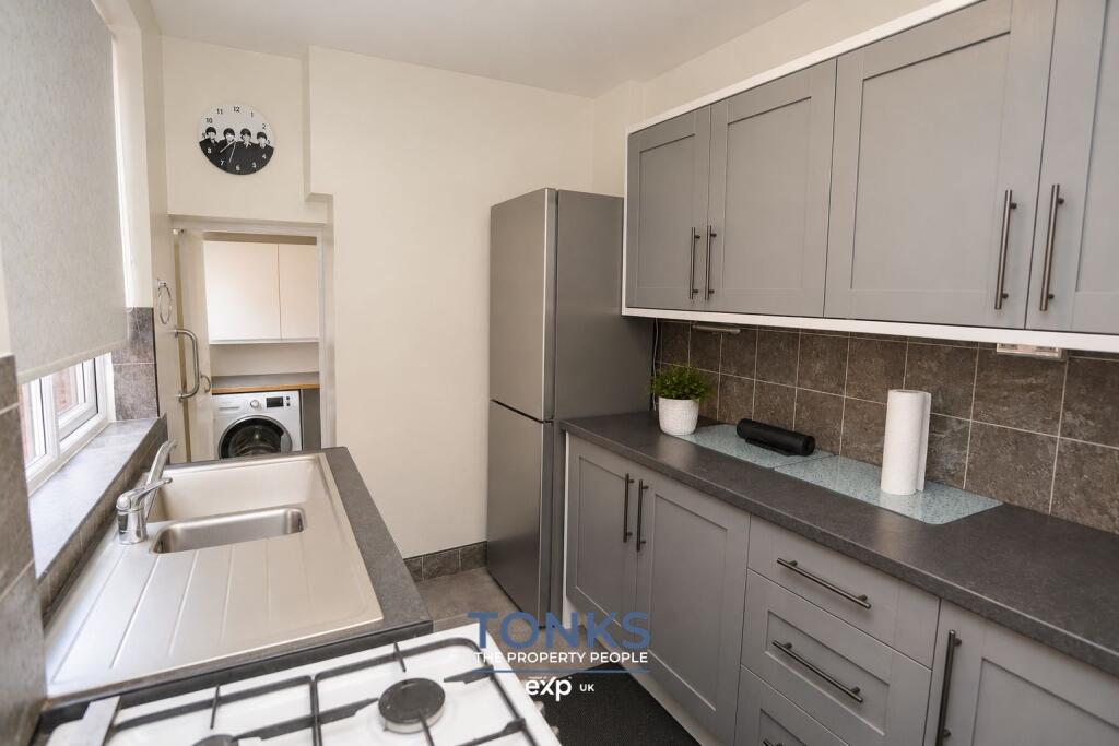 House in Sandwell, West Midlands - View 6