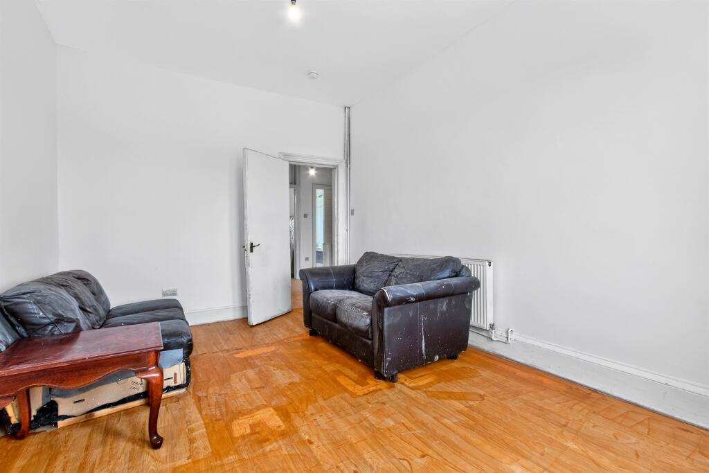Apartment in Glasgow, Ibroxholm, Bellahouston - View 4