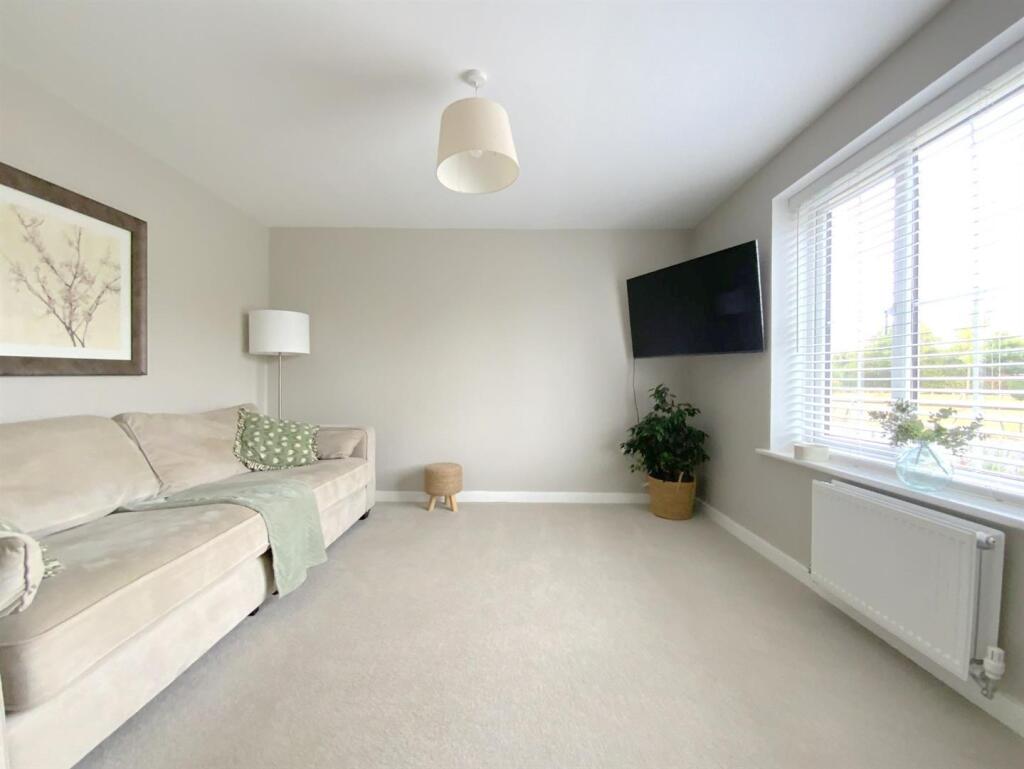 House in Grimsby, Scartho Top - View 4