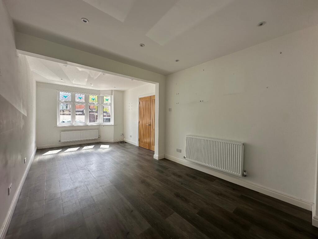 Gresham Drive, Romford photo 4