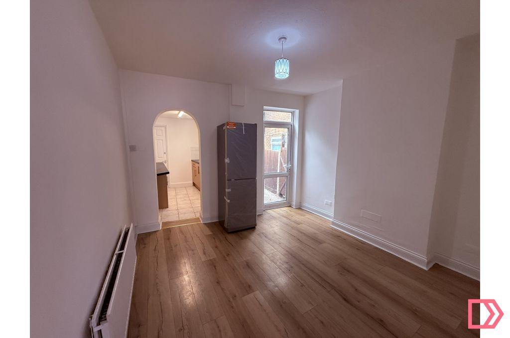 House in Luton - View 3