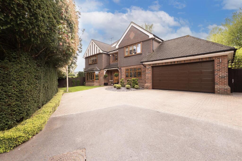 Main image of property: Broad Oaks Close, Harpenden