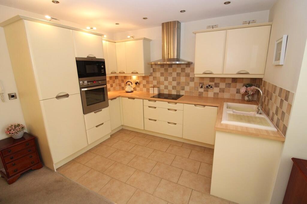Apartment in Barnsley, South Yorkshire - View 3