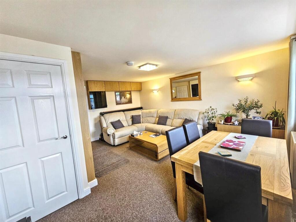 Hainworth Wood Road, Keighley photo 4
