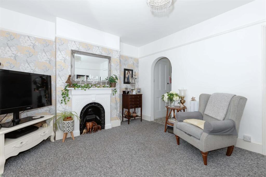 Queen Street, Worthing photo 4