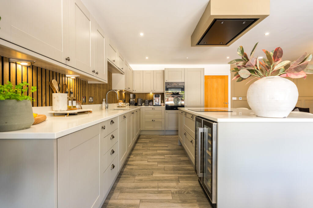 House in Worcester - View 5