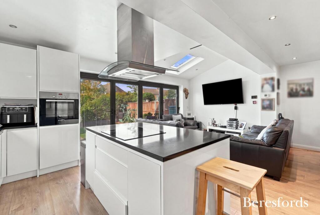 House in Aveley, Essex - View 4