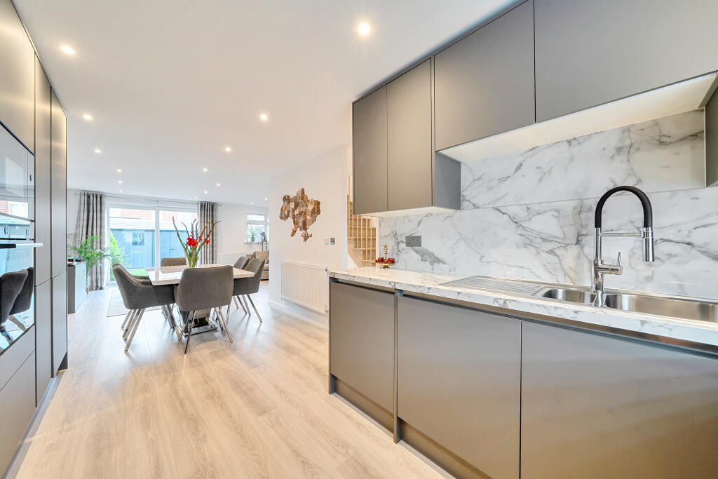 House in Horsham, North Horsham - View 4