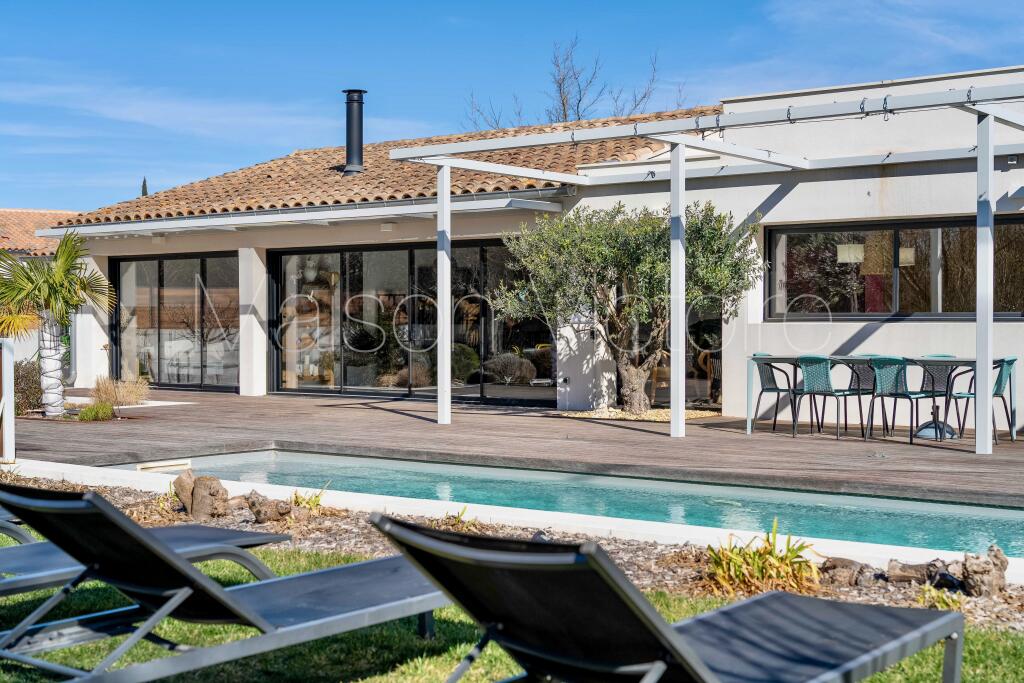 Main image of property: Provence-Alps-Cote d`Azur, Vaucluse, L'isle-sur-la-Sorgue