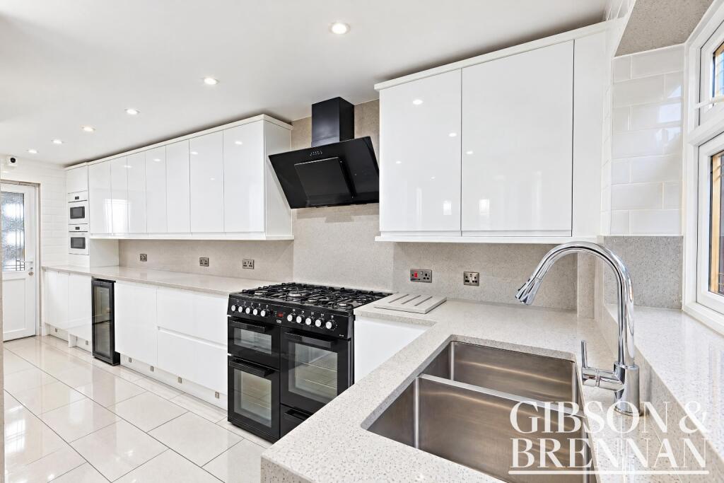 House in Stanford-le-Hope, Essex - View 4