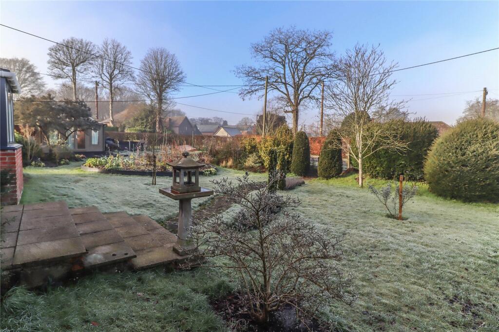 Branksome Avenue, Chilbolton, Stockbridge, Hampshire, SO20 photo 2