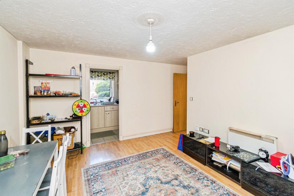 Apartment in Southampton - View 4
