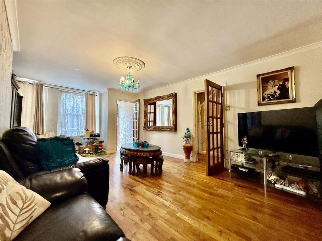 Apartment in London - View 5