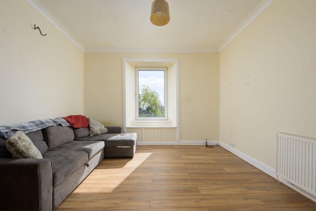 Apartment in Dunfermline, Fife - View 3