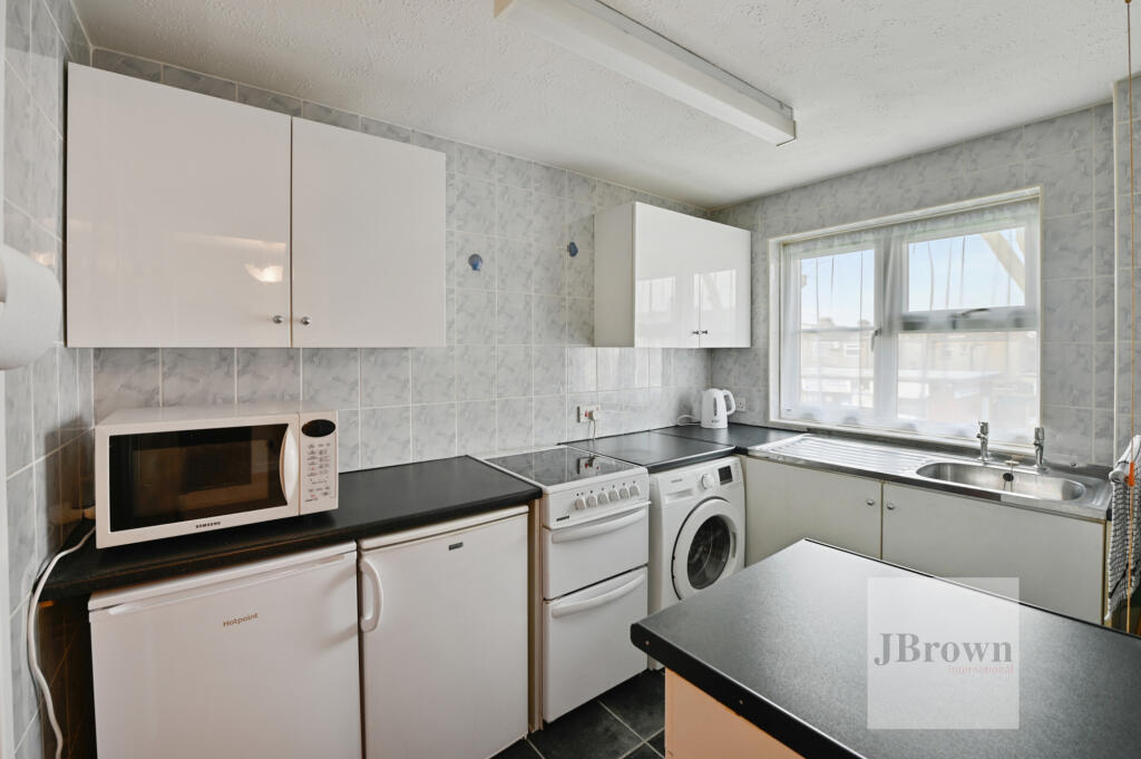 Apartment in Romford - More