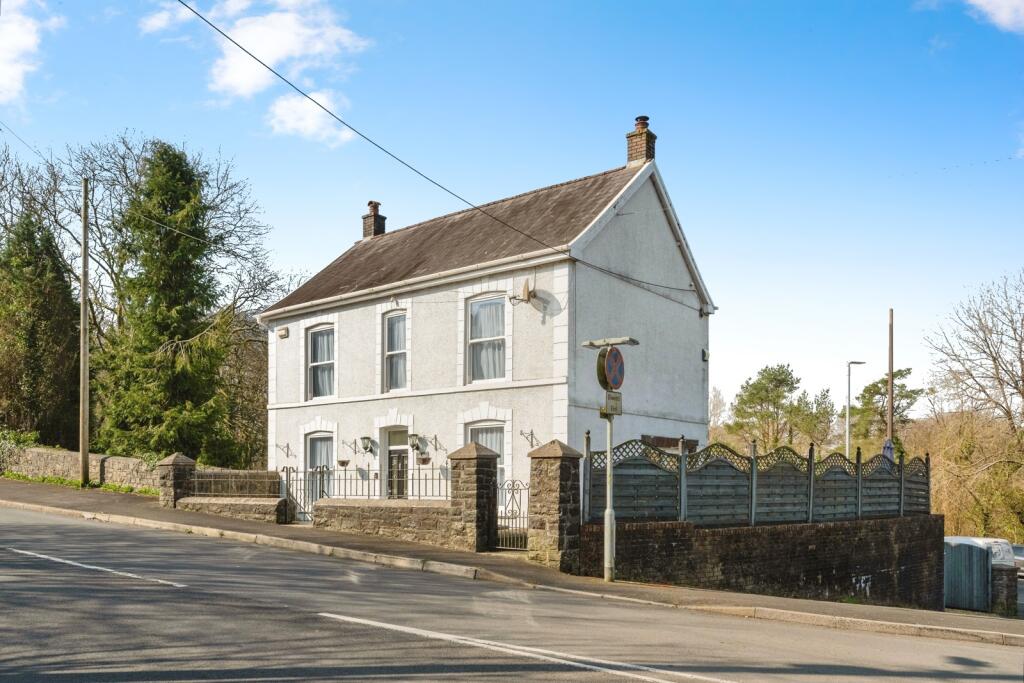 4-bed detached on Caerbont, Abercrave, Swansea, Powys, SA9, £310,000