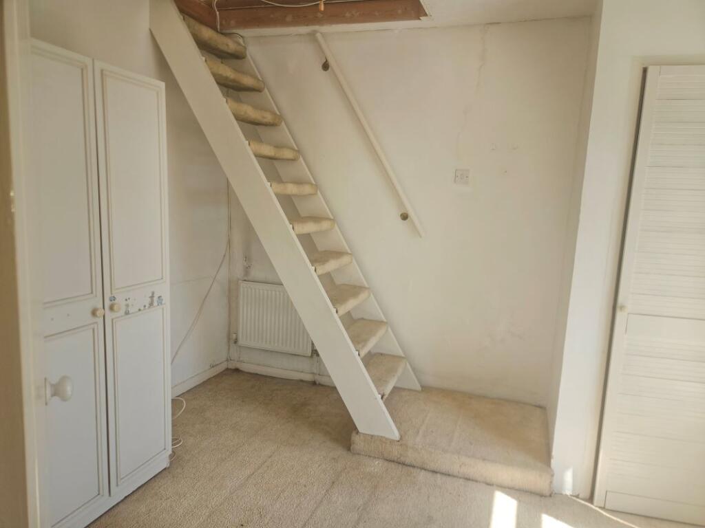 35 Mackworth Terrace, St. Thomas, Swansea, West Glamorgan, SA1 8BH photo 5