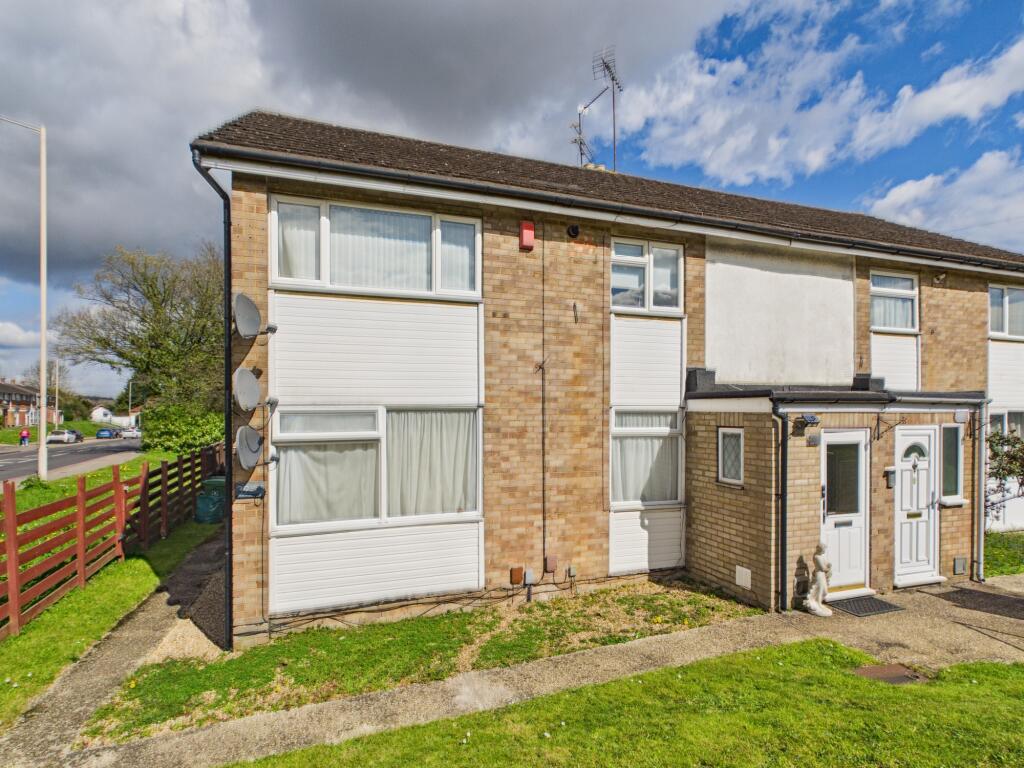 Main image of property: Links Drive, Tilehurst, Reading, RG30