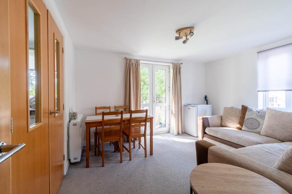 Apartment in Cadbury Heath, Kingswood - View 4