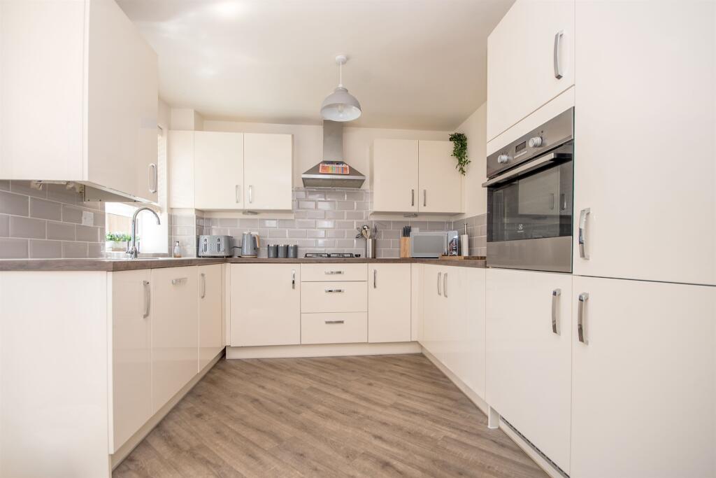 House in Kettering, Hanwood Park - View 3