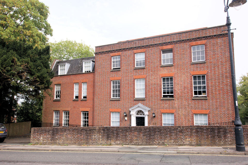 Main image of property: High Street, Fareham