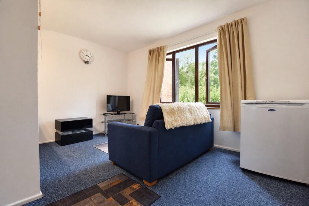 Apartment in East Hampshire, Alton - View 5